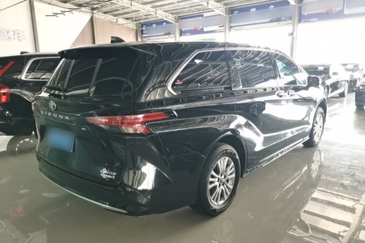 Used Toyota SIENNA 2021 2.5L Hybrid Premium Edition Rear Right 45 Deg