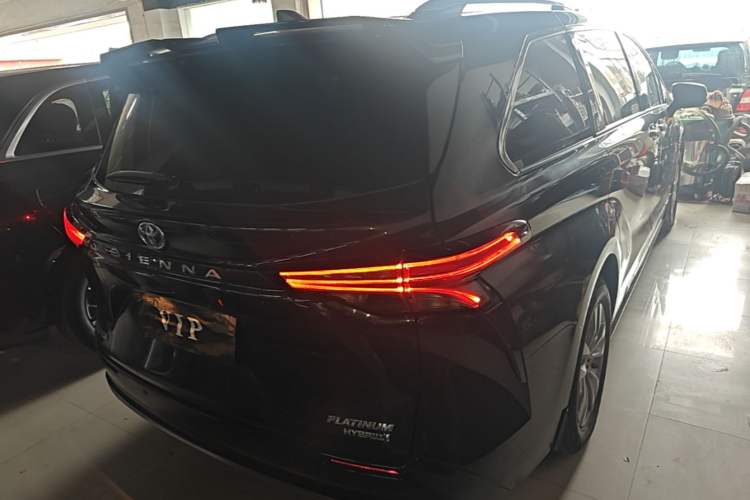 Used Toyota SIENNA 2021 2.5L Hybrid Platinum Edition Rear Right 45 Deg