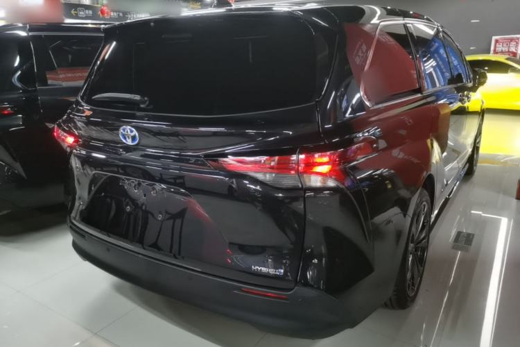 Used Toyota SIENNA 2021 2.5L Hybrid Premium Edition Rear Right 45 Deg