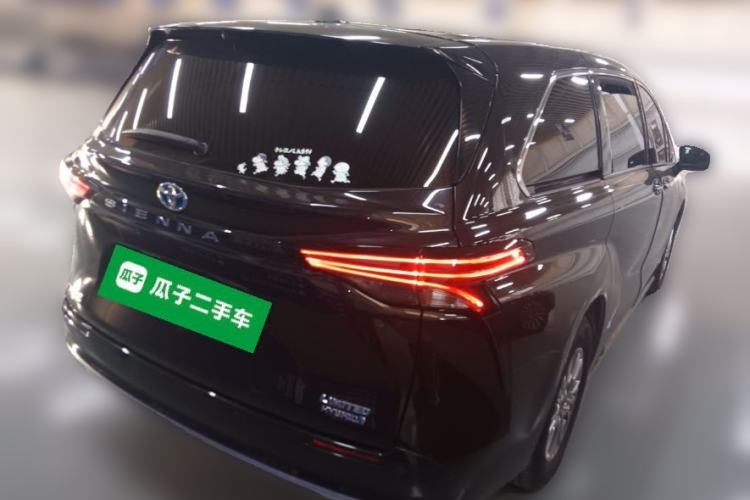Used Toyota SIENNA 2021 2.5L Hybrid Premium Edition Rear Right 45 Deg