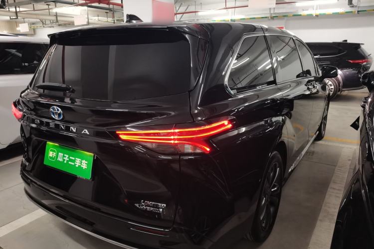 Used Toyota SIENNA 2021 2.5L Hybrid Premium Edition Rear Right 45 Deg
