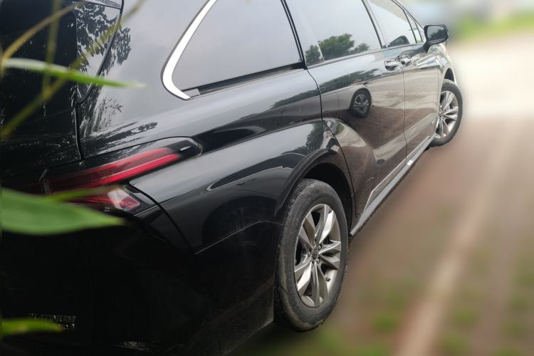 Used Toyota SIENNA 2021 2.5L Hybrid Platinum Edition Rear Right 45 Deg