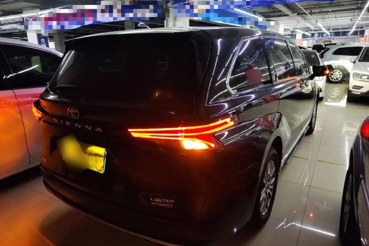 Used Toyota SIENNA 2021 2.5L Hybrid Premium Edition Rear Right 45 Deg