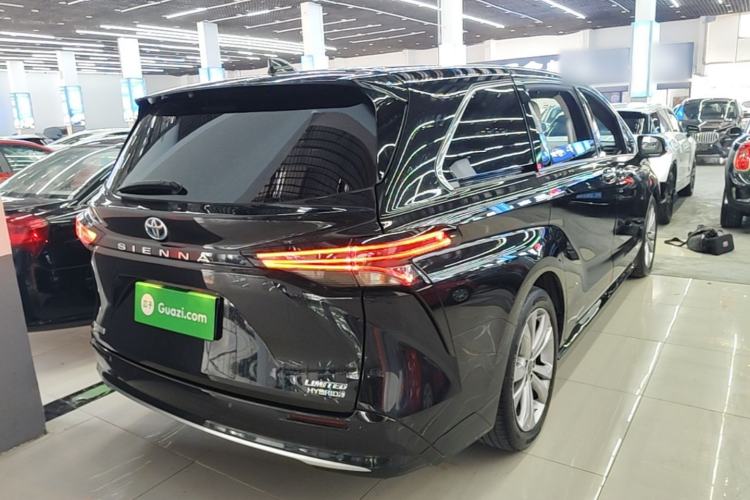 Used Toyota SIENNA 2021 2.5L Hybrid Premium Edition Rear Right 45 Deg