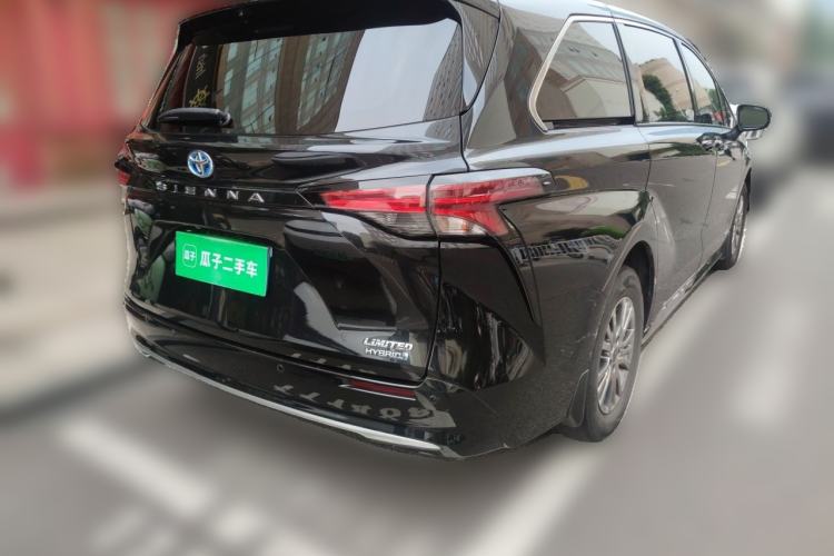 Used Toyota SIENNA 2021 2.5L Hybrid Premium Edition Rear Right 45 Deg