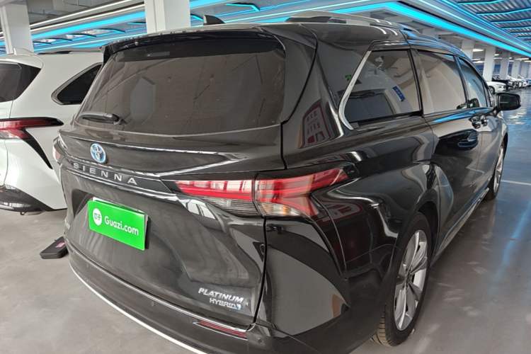 Used Toyota SIENNA 2021 2.5L Hybrid Platinum Edition Rear Right 45 Deg