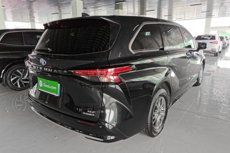 Used Toyota SIENNA 2021 2.5L Hybrid Luxury Edition Rear Right 45 Deg