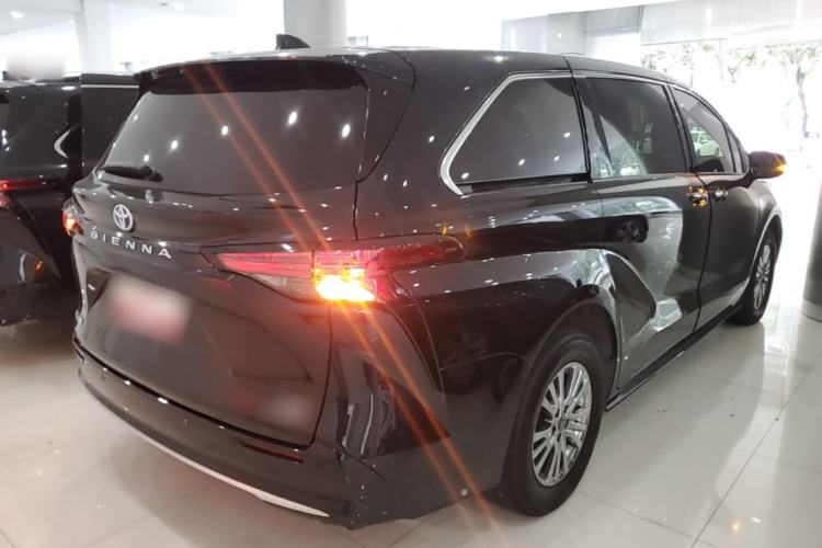 Used Toyota SIENNA 2021 2.5L Hybrid Luxury Edition Rear Right 45 Deg