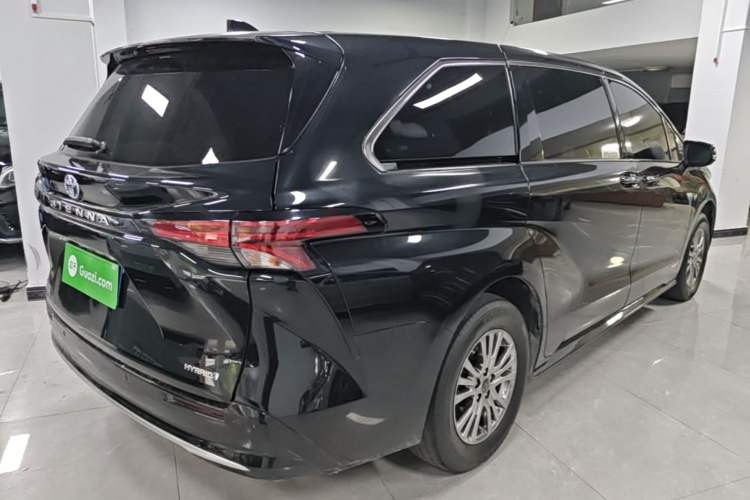Used Toyota SIENNA 2021 2.5L Hybrid Luxury Edition Rear Right 45 Deg