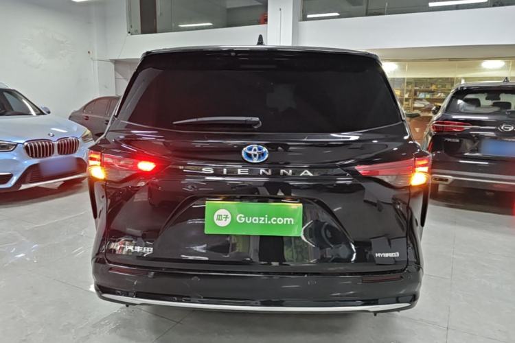 Used Toyota SIENNA 2021 2.5L Hybrid Luxury Edition Rear