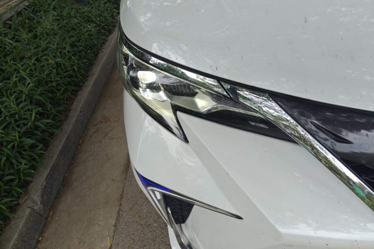 Used Toyota SIENNA 2021 2.5L Hybrid Comfort Edition Right Front Headlight