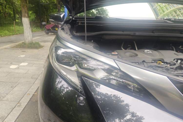 Used Toyota SIENNA 2021 2.5L Hybrid Platinum Edition Right Front Headlight