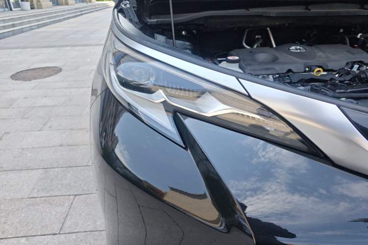 Used Toyota SIENNA 2021 2.5L Hybrid Premium Edition Right Front Headlight