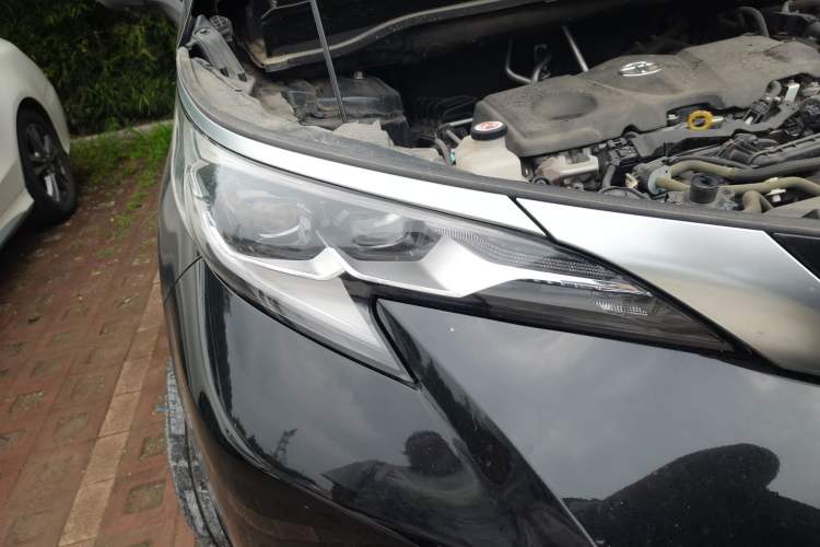 Used Toyota SIENNA 2021 2.5L Hybrid Platinum Edition Right Front Headlight
