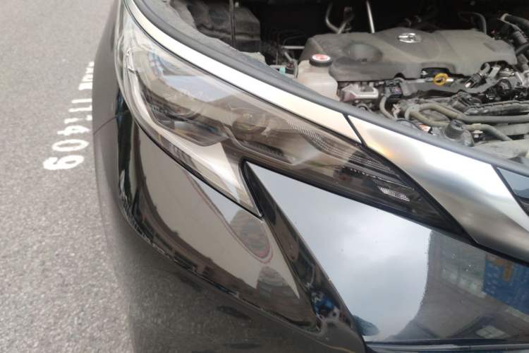 Used Toyota SIENNA 2021 2.5L Hybrid Premium Edition Right Front Headlight