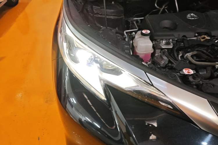 Used Toyota SIENNA 2021 2.5L Hybrid Platinum Edition Right Front Headlight