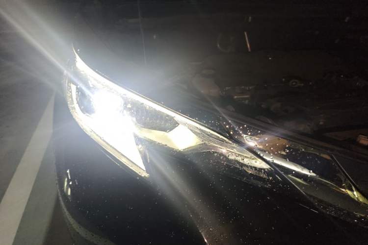 Used Toyota SIENNA 2021 2.5L Hybrid Comfort Edition Right Front Headlight