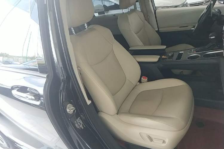 Used Toyota SIENNA 2021 2.5L Hybrid Luxury Edition Right Front Seat