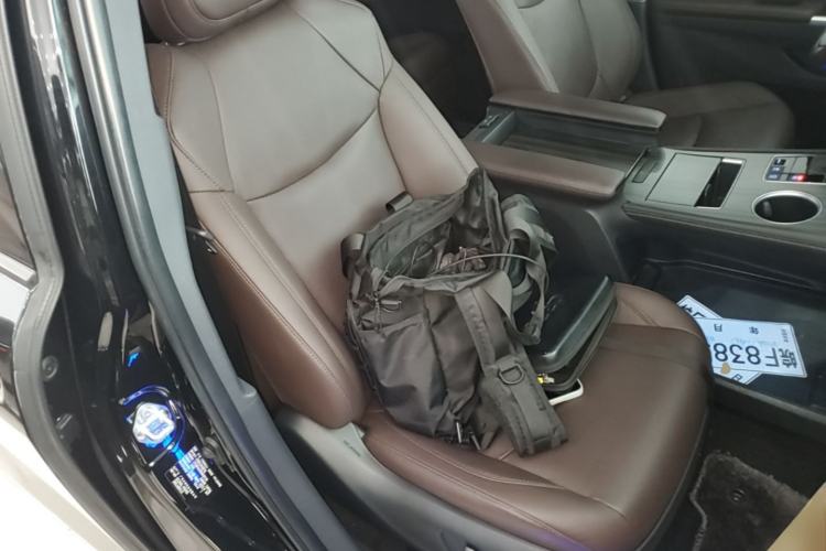 Used Toyota SIENNA 2021 2.5L Hybrid Platinum Edition Right Front Seat