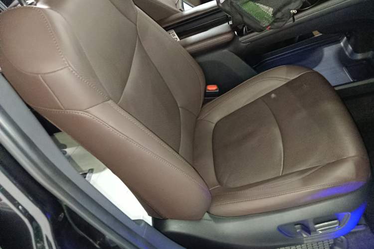 Used Toyota SIENNA 2021 2.5L Hybrid Platinum Edition Right Front Seat