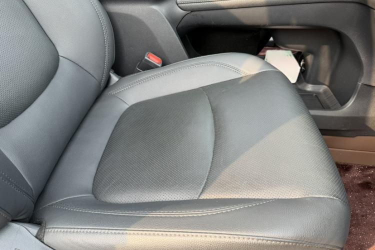 Used Toyota SIENNA 2021 2.5L Hybrid Premium Edition Right Front Seat