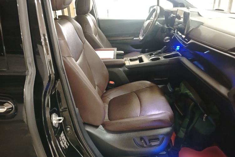 Used Toyota SIENNA 2021 2.5L Hybrid Platinum Edition Right Front Seat