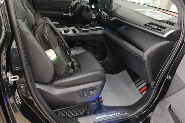 Used Toyota SIENNA 2021 2.5L Hybrid Ultimate Edition Right Front Seat