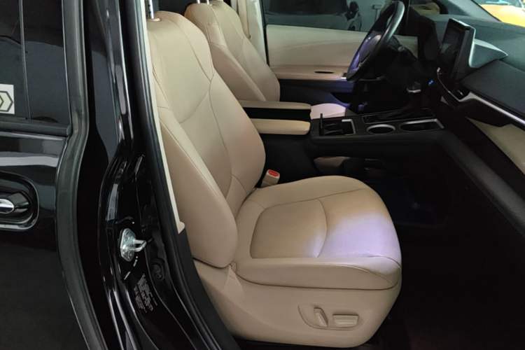Used Toyota SIENNA 2021 2.5L Hybrid Luxury Edition Right Front Seat