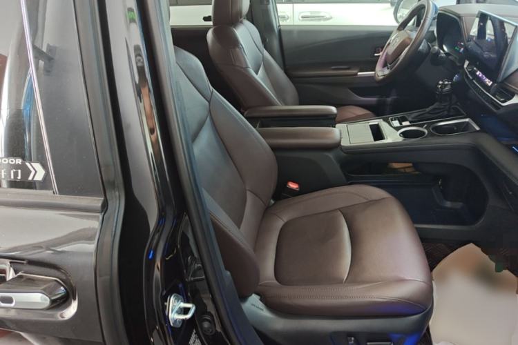 Used Toyota SIENNA 2021 2.5L Hybrid Platinum Edition Right Front Seat