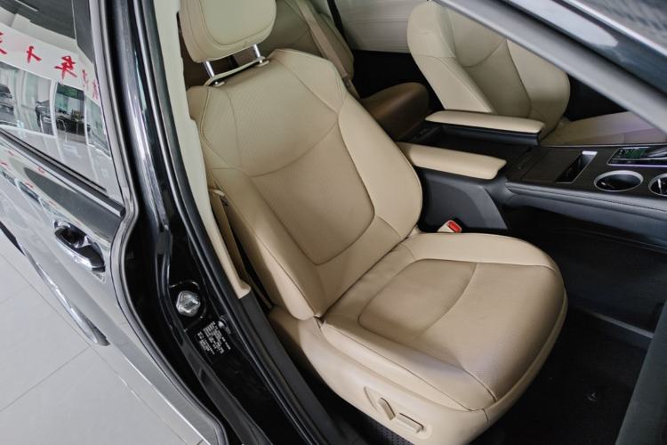 Used Toyota SIENNA 2021 2.5L Hybrid Luxury Edition Right Front Seat