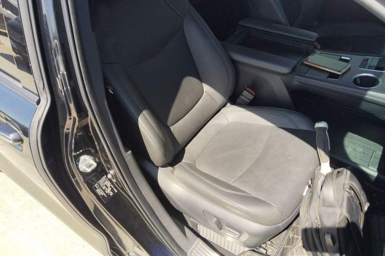 Used Toyota SIENNA 2021 2.5L Hybrid Premium Edition Right Front Seat