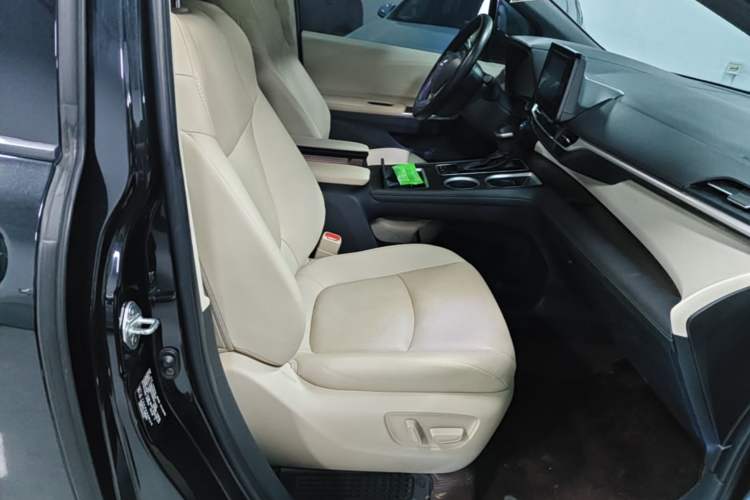 Used Toyota SIENNA 2021 2.5L Hybrid Luxury Edition Right Front Seat