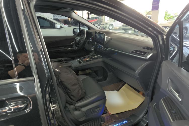 Used Toyota SIENNA 2021 2.5L Hybrid Premium Edition Right Front Seat