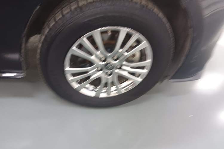 Used Toyota SIENNA 2021 2.5L Hybrid Premium Edition Right Front Wheel Hub