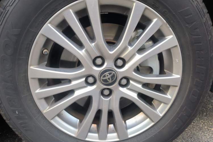 Used Toyota SIENNA 2021 2.5L Hybrid Premium Edition Right Front Wheel Hub