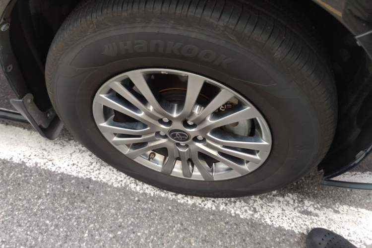 Used Toyota SIENNA 2021 2.5L Hybrid Premium Edition Right Front Wheel Hub