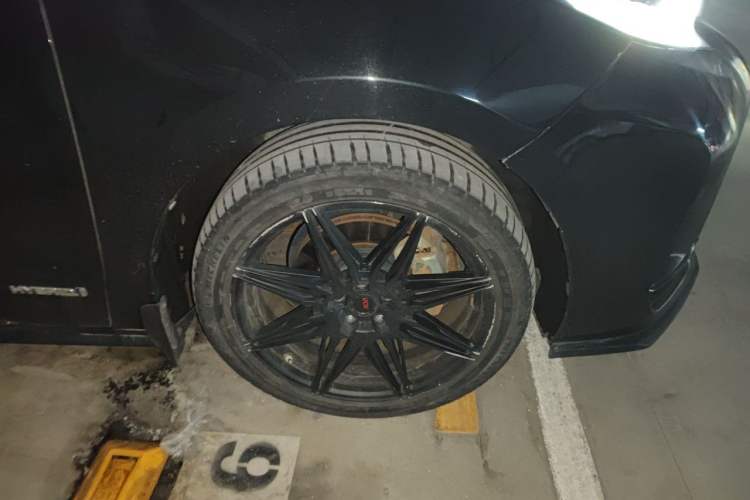 Used Toyota SIENNA 2021 2.5L Hybrid Luxury Edition Right Front Wheel Hub