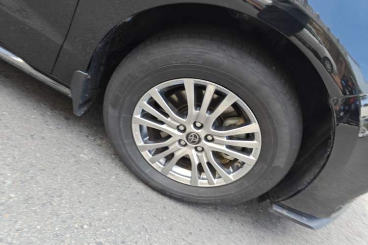 Used Toyota SIENNA 2021 2.5L Hybrid Comfort Edition Right Front Wheel Hub