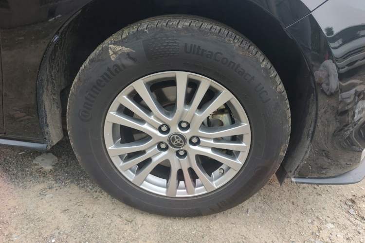 Used Toyota SIENNA 2021 2.5L Hybrid Premium Edition Right Front Wheel Hub