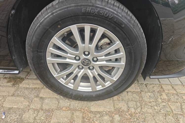 Used Toyota SIENNA 2021 2.5L Hybrid Premium Edition Right Front Wheel Hub