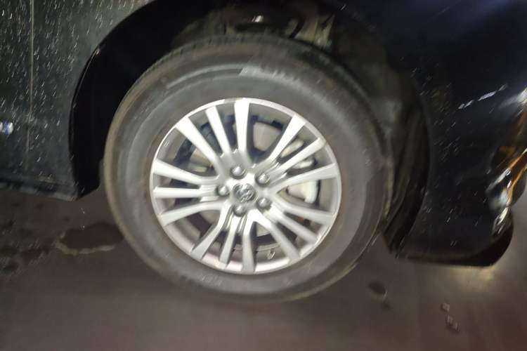 Used Toyota SIENNA 2021 2.5L Hybrid Comfort Edition Right Front Wheel Hub