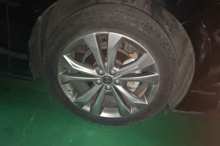 Used Toyota SIENNA 2021 2.5L Hybrid Premium Edition Right Front Wheel Hub