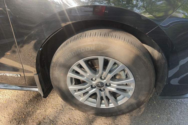 Used Toyota SIENNA 2021 2.5L Hybrid Luxury Edition Right Front Wheel Hub