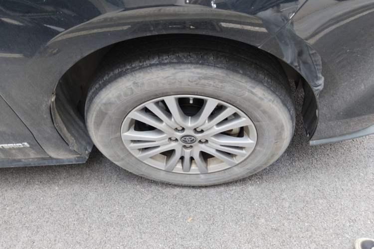 Used Toyota SIENNA 2021 2.5L Hybrid Comfort Edition Right Front Wheel Hub