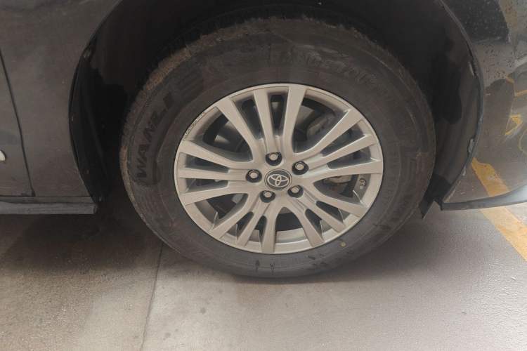 Used Toyota SIENNA 2021 2.5L Hybrid Luxury Edition Right Front Wheel Hub