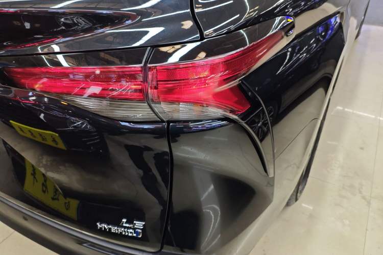 Used Toyota SIENNA 2021 2.5L Hybrid Comfort Edition Right Rear Taillight