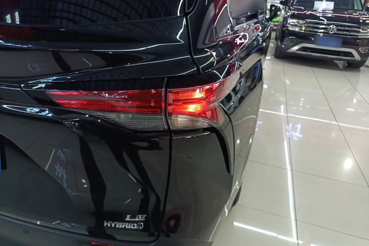 Used Toyota SIENNA 2021 2.5L Hybrid Comfort Edition Right Rear Taillight