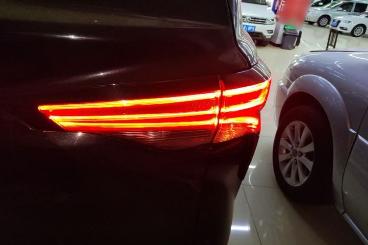Used Toyota SIENNA 2021 2.5L Hybrid Premium Edition Right Rear Taillight
