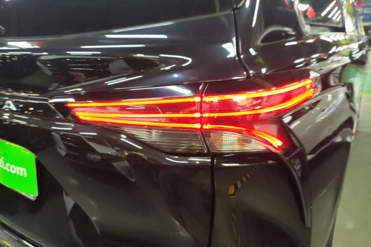 Used Toyota SIENNA 2021 2.5L Hybrid Ultimate Edition Right Rear Taillight