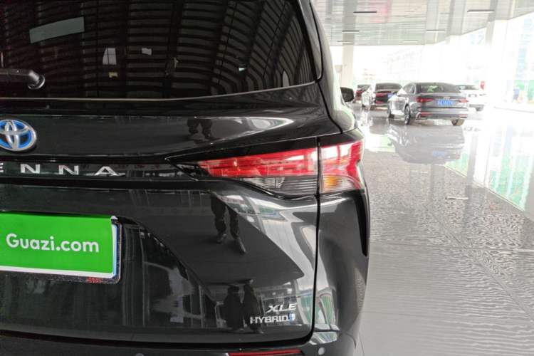 Used Toyota SIENNA 2021 2.5L Hybrid Luxury Edition Right Rear Taillight